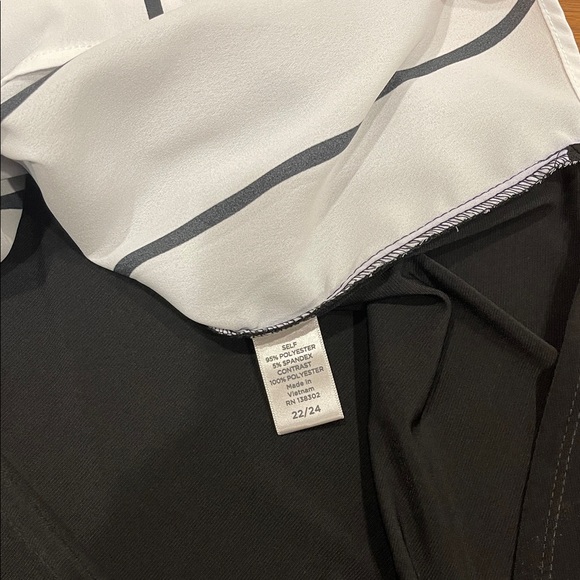 Avenue size 22/24 Elegant Black Women's Top NWT - Picture 4 of 6